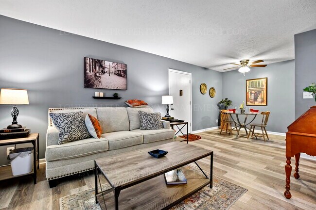 Foto del edificio - 7086 Wildwood Cir