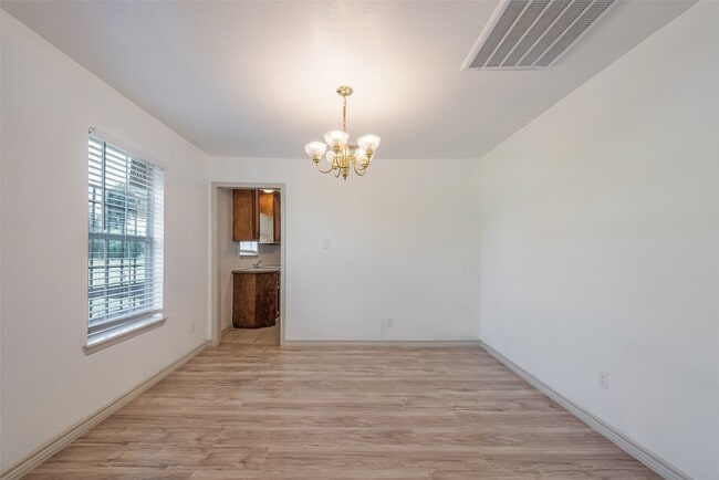 Foto del edificio - 6402 W Montgomery Rd