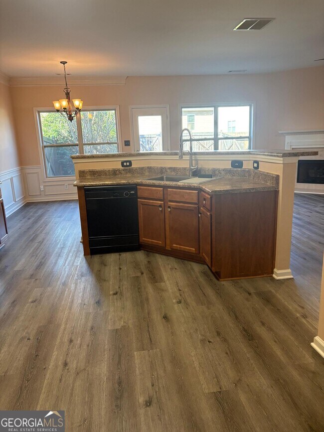 Foto del edificio - 6125 Crested Moss Dr