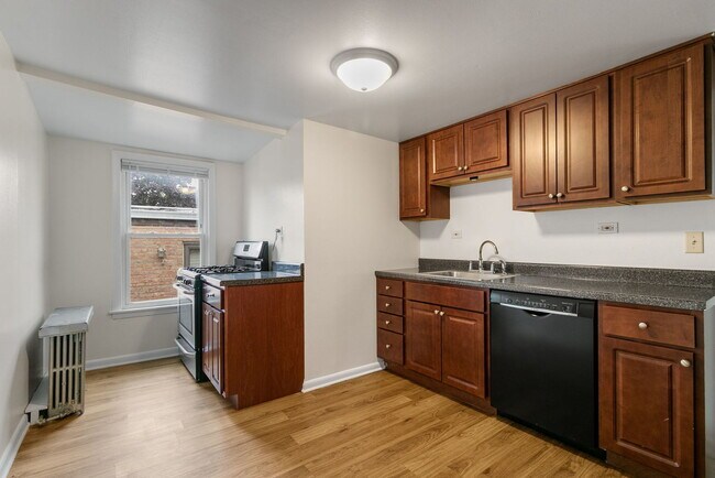 Foto del edificio - 1342 Circle Ave