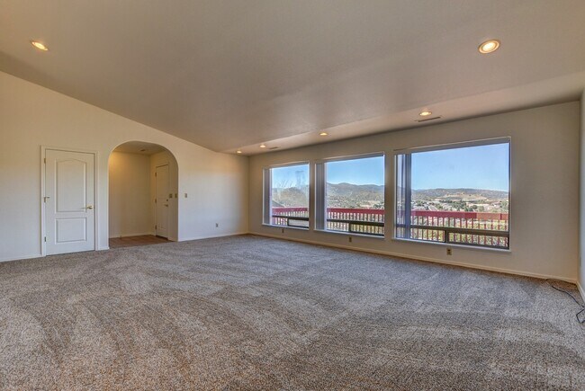 Foto del edificio - Large 3 bedroom 2 bathroom home in Prescott