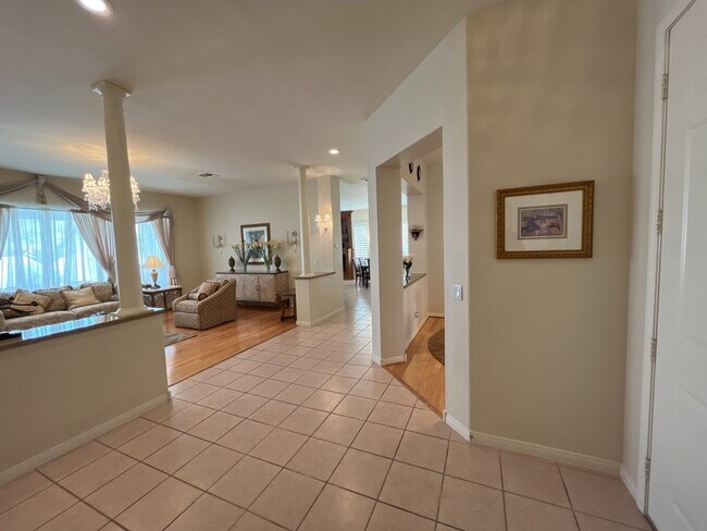 Foto del edificio - Beautiful 3 bedroom home with pool located in Castle Gate Community