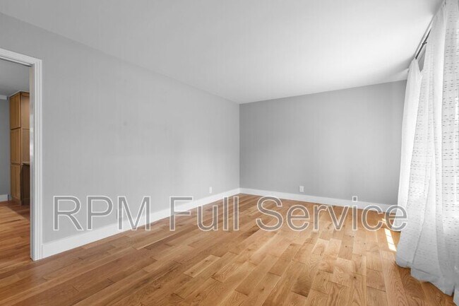 Foto del edificio - 8057 Arbor Dr