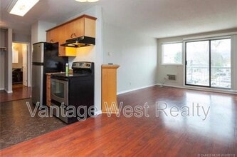 Building Photo - 625-625 Rowcliffe Ave