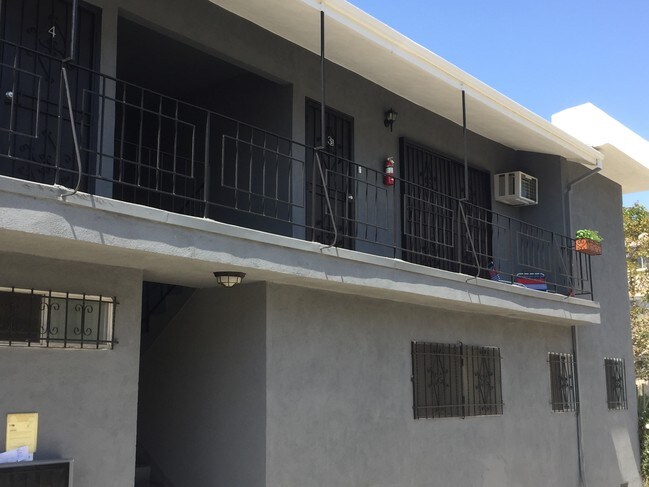 Building Photo - 947 S St Andrews Pl