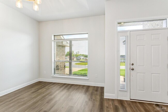 Foto del edificio - 5739 Burr St