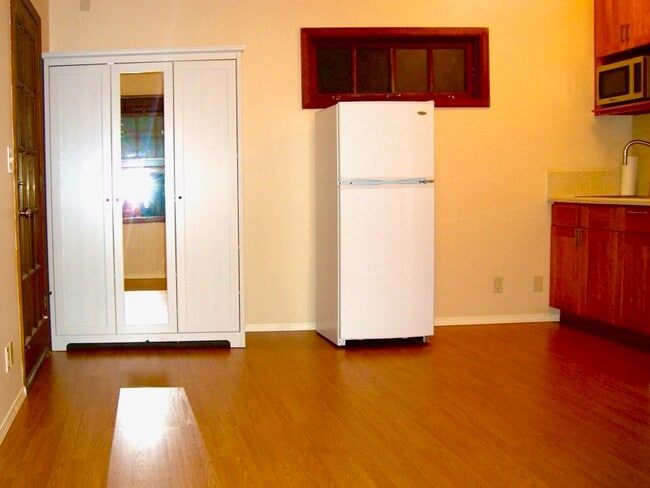 Wardrobe - 635 Charles St
