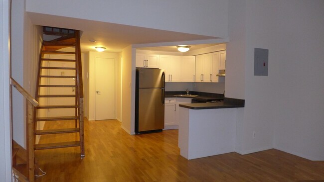 Building Photo - 351 E 74th St