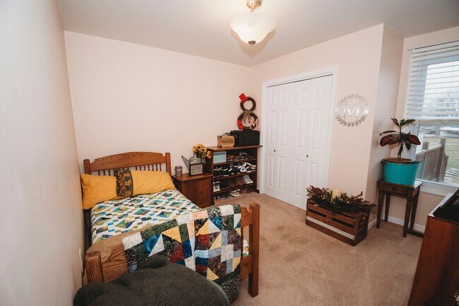 Building Photo - Charming two bedroom one bathroom home on ...