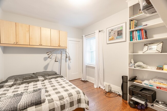 Building Photo - 571 St James St