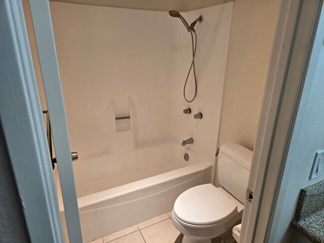 Foto del edificio - Lovely Ground Level 1 Bedroom 1 Bathroom In Irvine