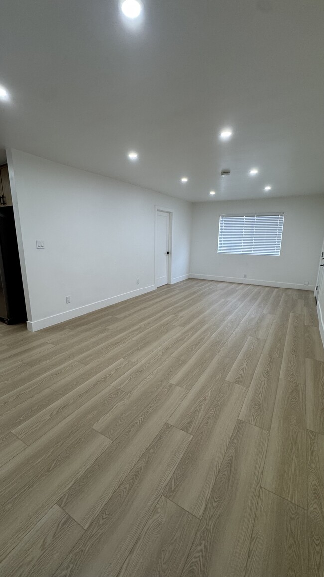 Building Photo - 3443 E 8th St