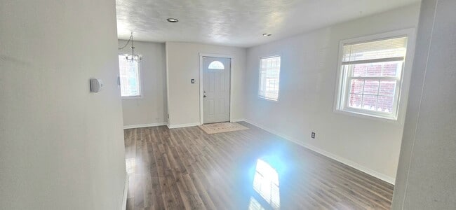 Building Photo - 1812 Shady Crest St