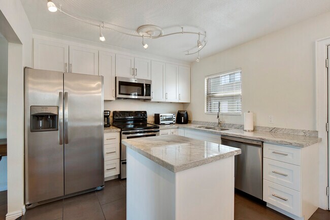 Foto del edificio - 1057 E Butler Dr