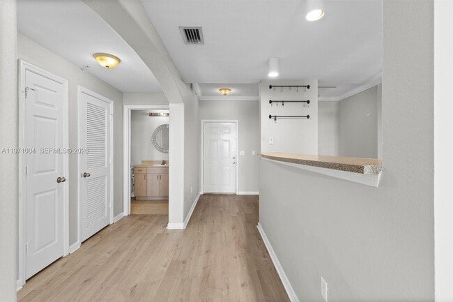 Building Photo - 533 NE 3rd Ave