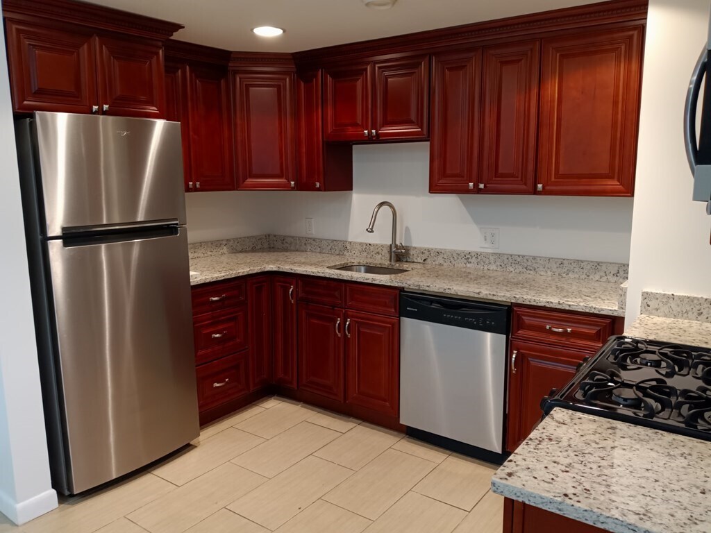 55 Broadlawn Park, Boston College, MA 02467 Condo for Rent in Boston