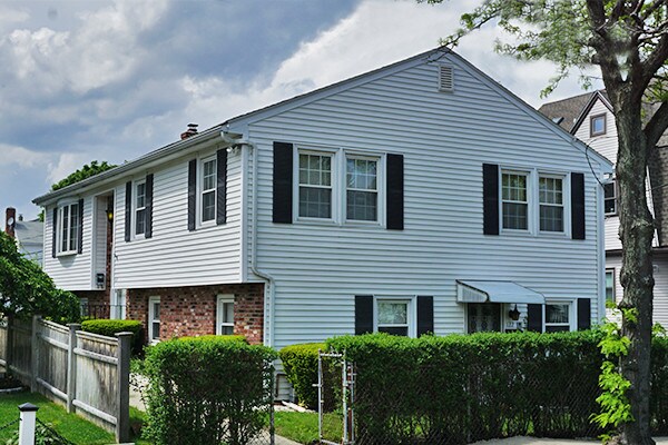 Primary Photo - 122 Central St