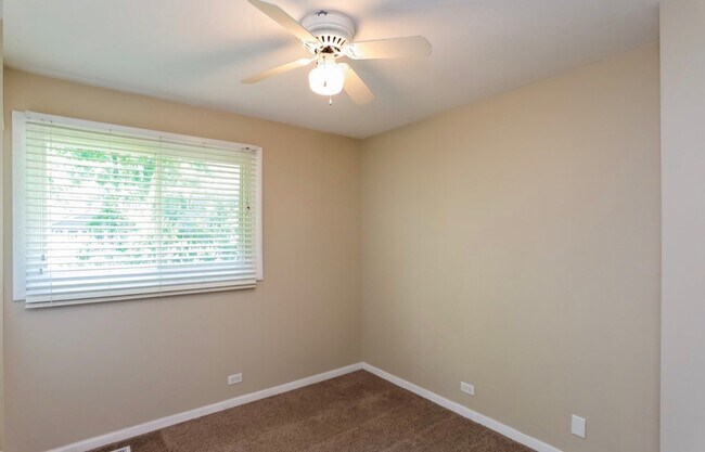 Foto del edificio - 1563 S Tyler Rd
