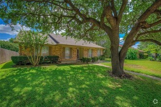 Building Photo - 2106 Briarmeadow Dr