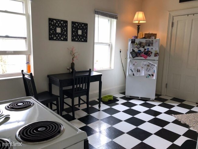 Building Photo - 1 br, 1 bath Apartment - 2625 S Lenox St