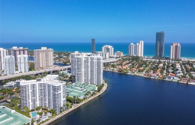Foto del edificio - 3600 Mystic Pointe Dr