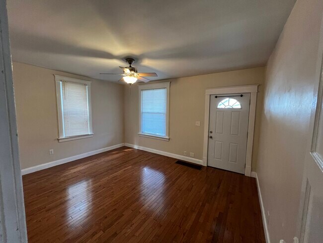 Foto del edificio - 5354 Hunter Ave