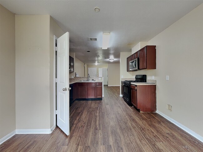Building Photo - 22270 Queenbury Hills Dr