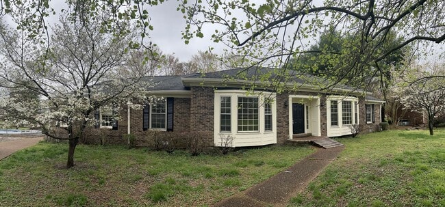 Newly Renovated Home on Quiet Neighborhood - Newly Renovated Home on Quiet Neighborhood