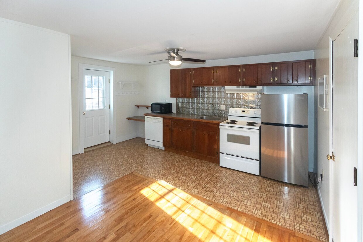 174 Drew Rd Unit 3, Madbury, NH 03823 Room for Rent in Madbury, NH