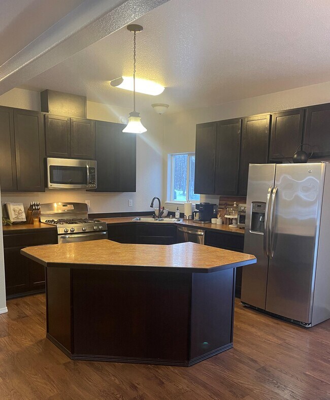 Building Photo - 2606 S Red Birch Dr