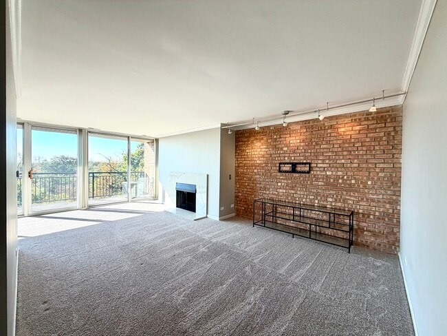 Foto del edificio - 6010 Oakwood Dr