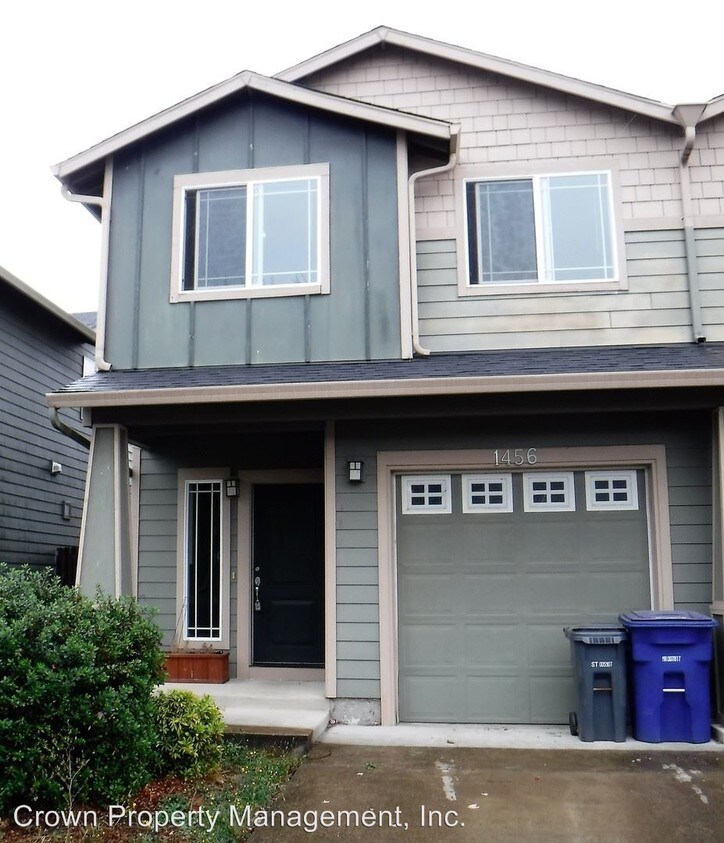 Primary Photo - 1456-1458 Alpine Lakes St SE