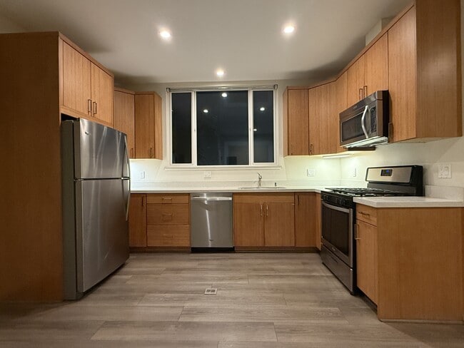 Photo - 562 29th St Townhome