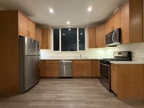 Building Photo - 562 29th St