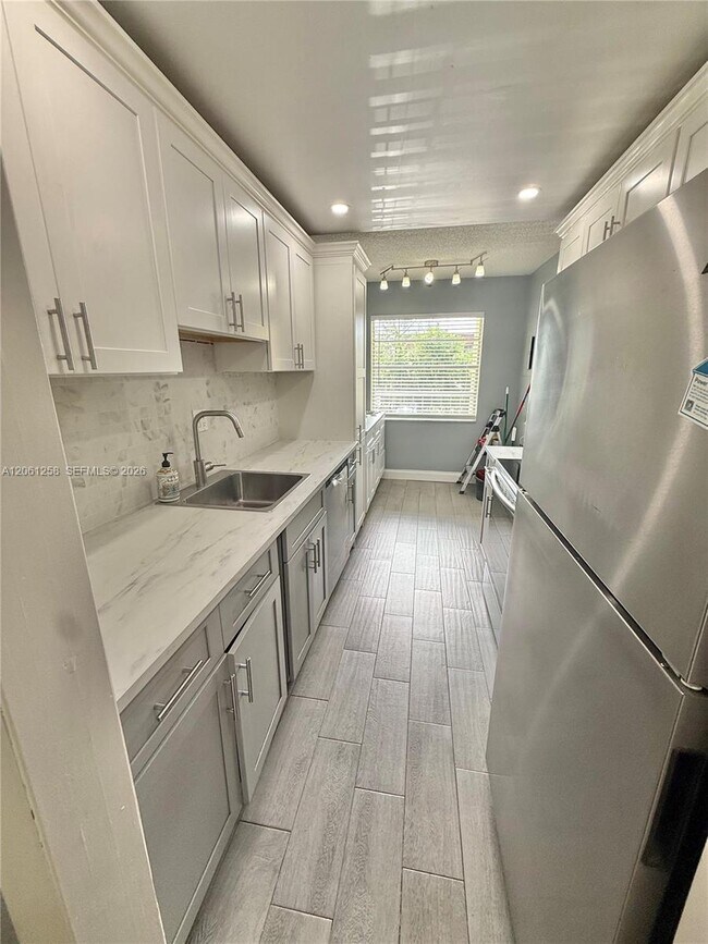 Foto del edificio - 3001 NW 48th Ave