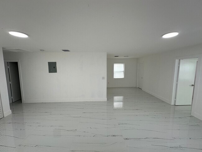 Foto del edificio - 1120 NW 128th St