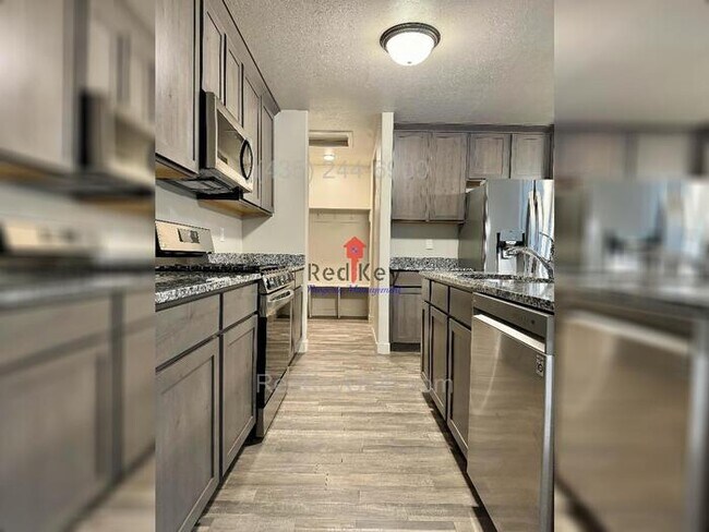 Foto del edificio - 789 Colony Dr