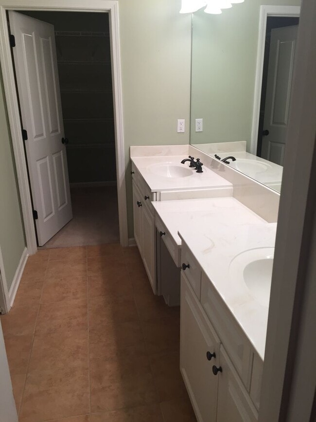 Building Photo - 3110 Alumni Ln