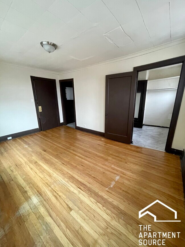 Building Photo - 5017 W Cermak Rd