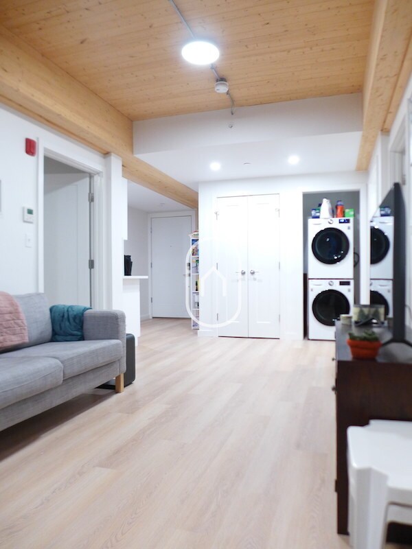 Foto del edificio - 879 Harrison Ave