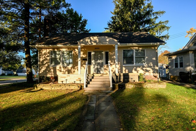 Foto del edificio - Cozy Home in Cleveland - Lyndhurst