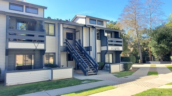Building Photo - 35 Stenner St