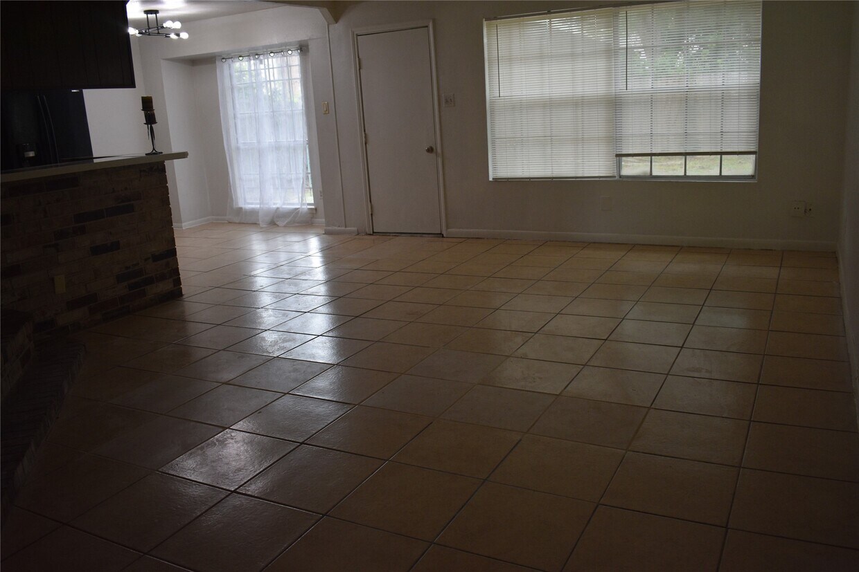 Foto del edificio - 6718 Rowell Ct