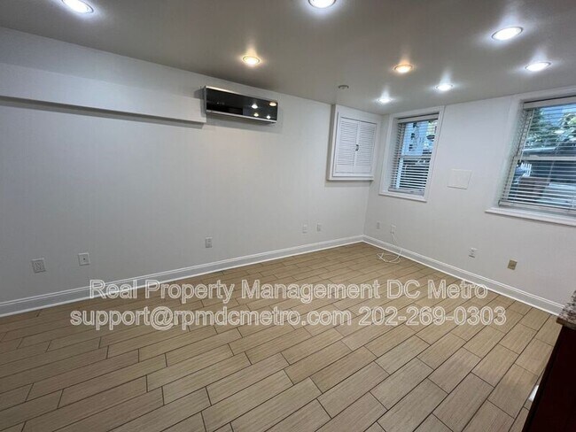 Building Photo - 2131 Newport Place NW Unit 3 (basement)