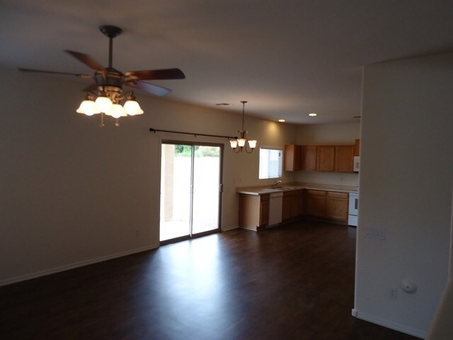 Foto del edificio - 17248 W Marshall Ln