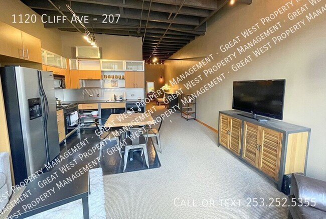 Building Photo - 1120 E Cliff Ave