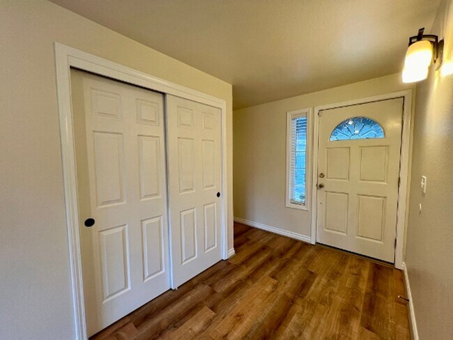 Foto del edificio - Renovated 3BD w/ Large Shop