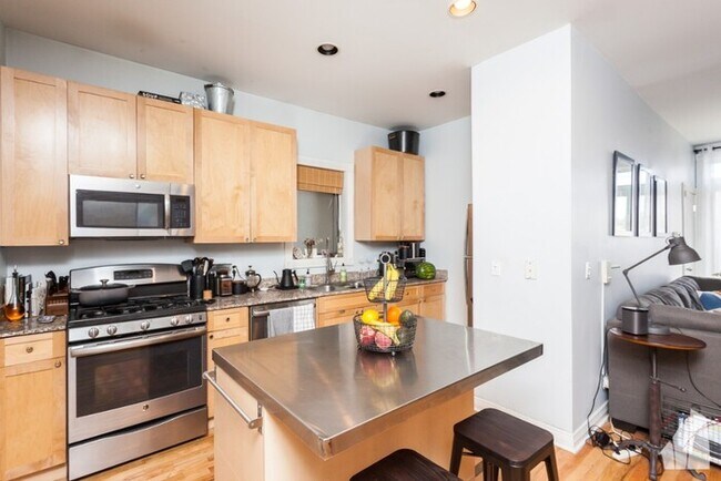 Building Photo - STUNNING 2BED/2BA RIVER WEST CONDO W/ PARK...