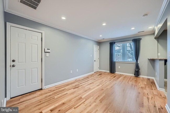 Building Photo - 1111 Meridene Dr