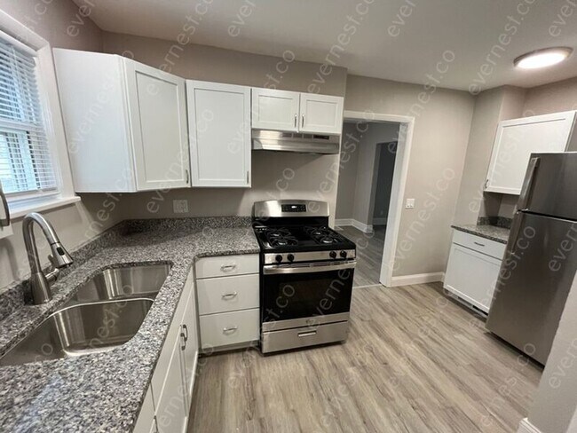 Building Photo - 1328 Colburn St